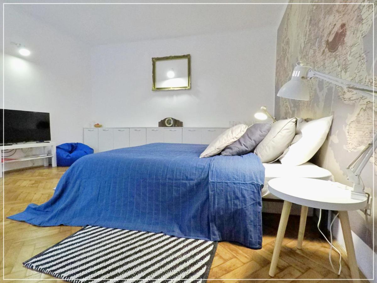 Fifty Shades Of Travel Apartment Brasov Exterior photo