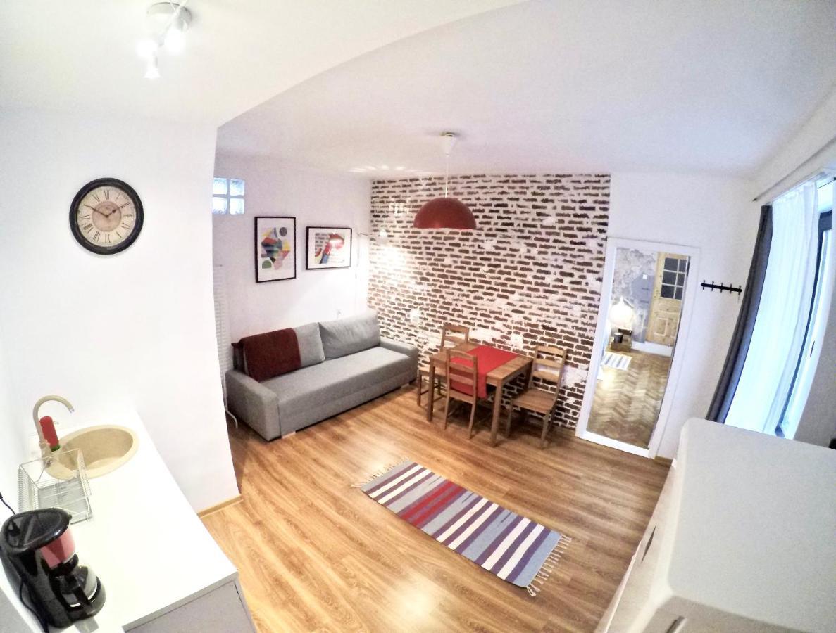 Fifty Shades Of Travel Apartment Brasov Exterior photo