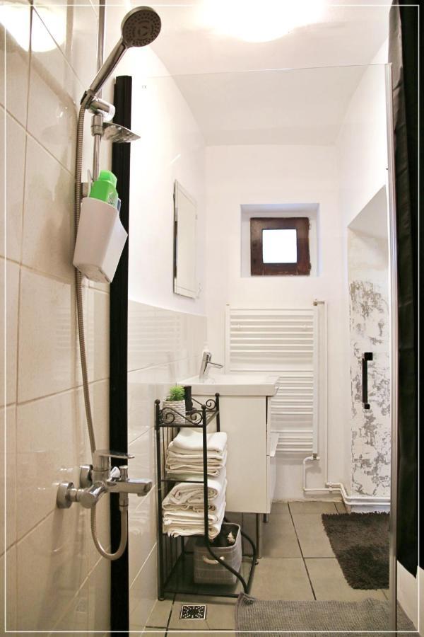 Fifty Shades Of Travel Apartment Brasov Exterior photo