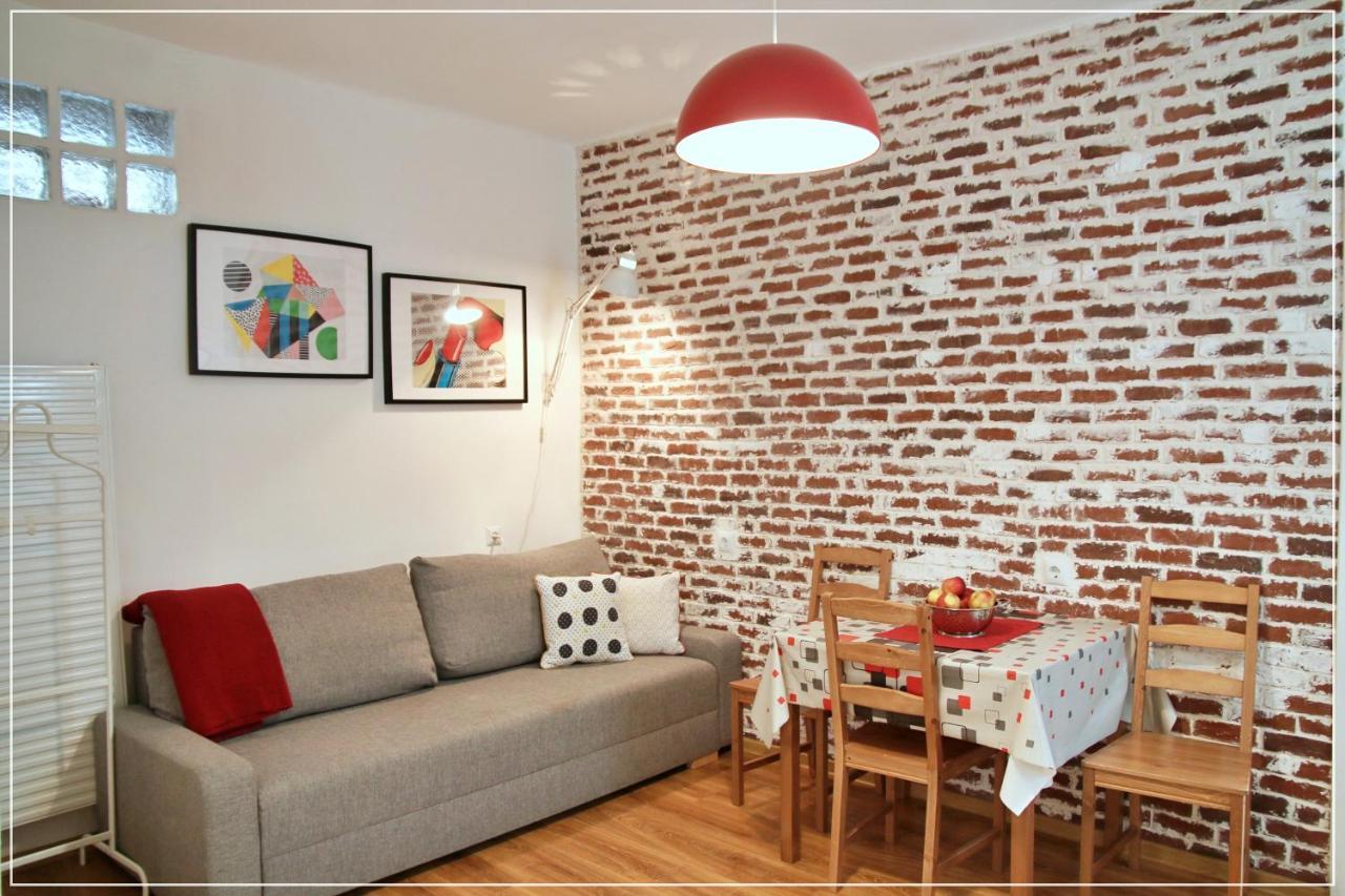 Fifty Shades Of Travel Apartment Brasov Exterior photo