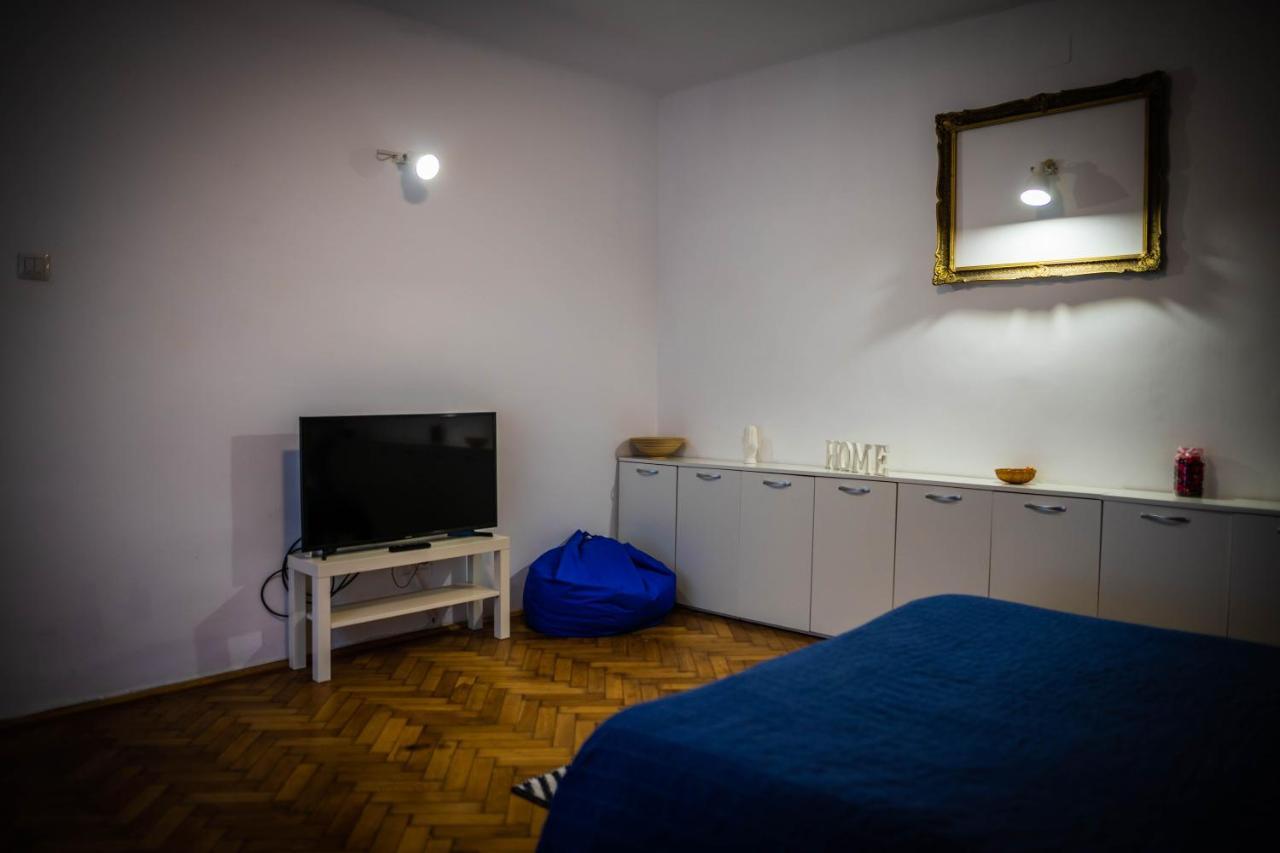 Fifty Shades Of Travel Apartment Brasov Exterior photo