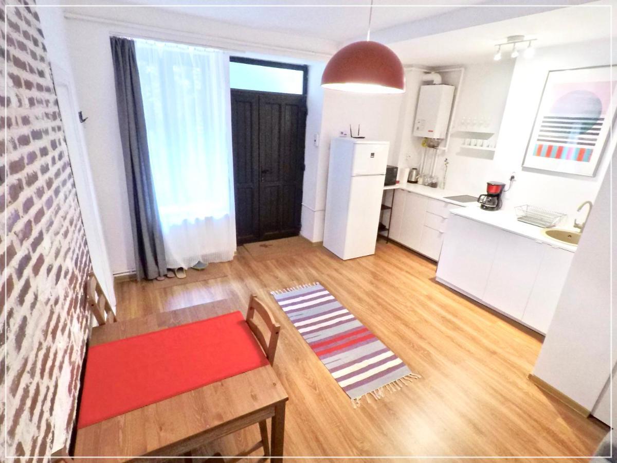 Fifty Shades Of Travel Apartment Brasov Exterior photo